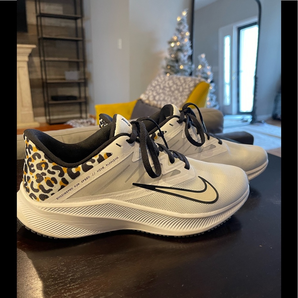 NIKE Womens Running Shoe